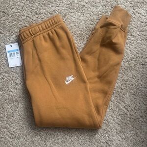 NWT, Nike Men’s Medium Caramel Joggers